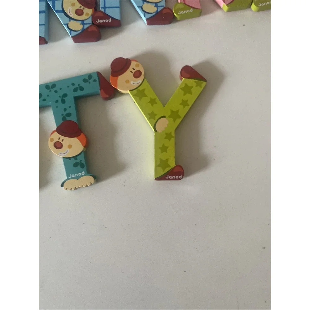 Jonad 21 Letters Wooden Sellout Assorted Alphabet Clown Letters